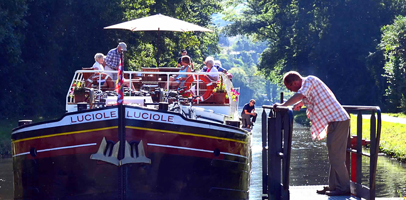 Luciole entering a canal lock