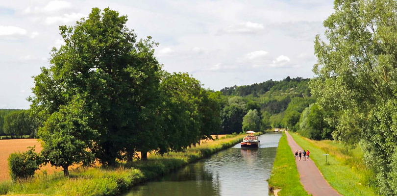 Walking the towpath along the canal