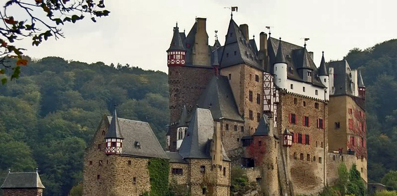 La Nouvelle Etoile visits the12C castle of Burg Eltz