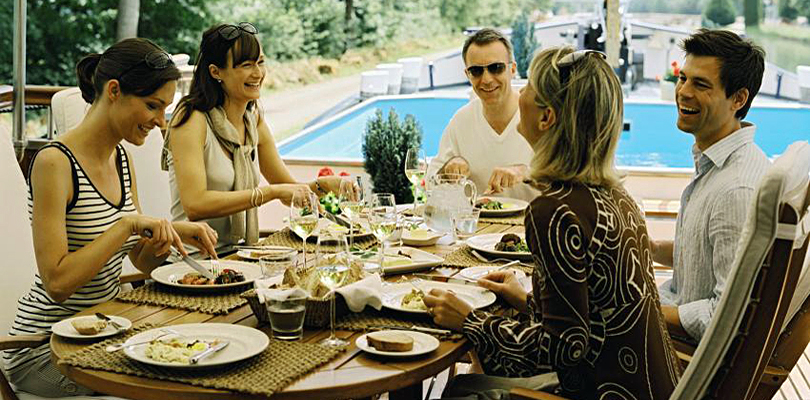 Amaryllis deck dining