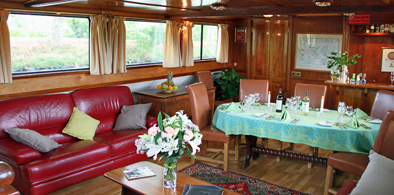 Anjodi interior salom looking aft