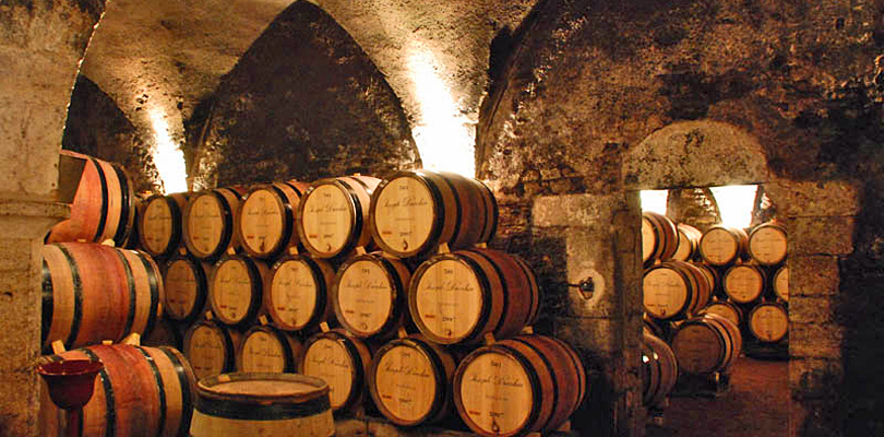 Apres Tout wine caves