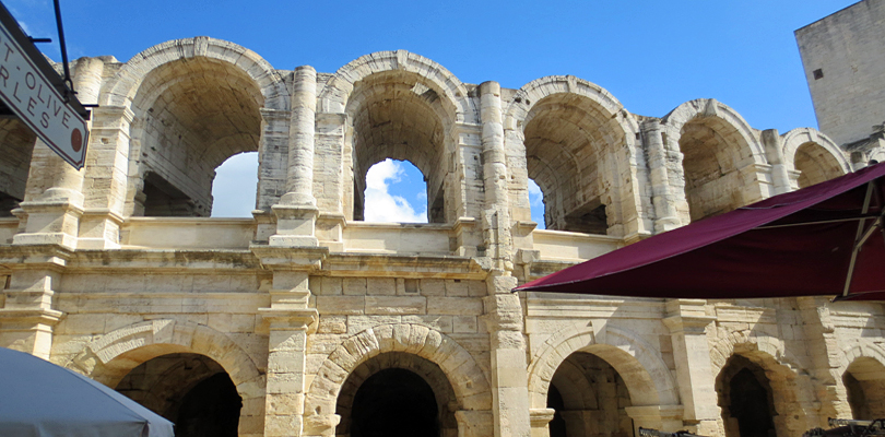 Napoleon tours Arles