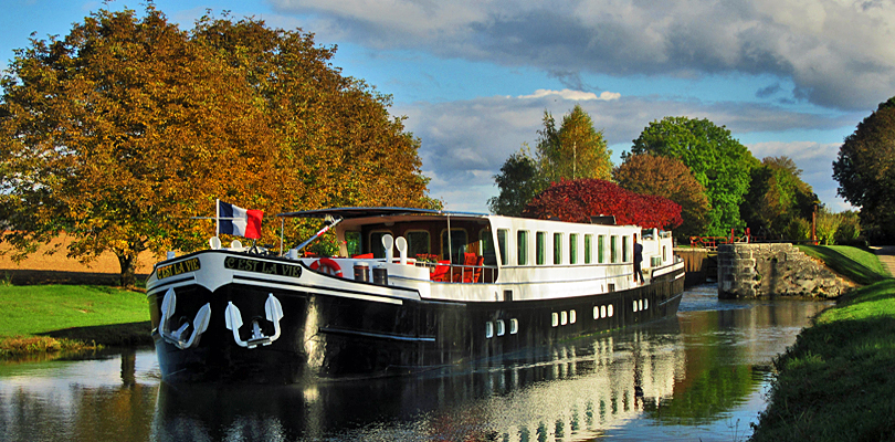 C'est La Vie barge cruise on Northern Burgundy Canal, France