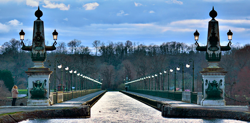 Elisabeth on Pont Canal