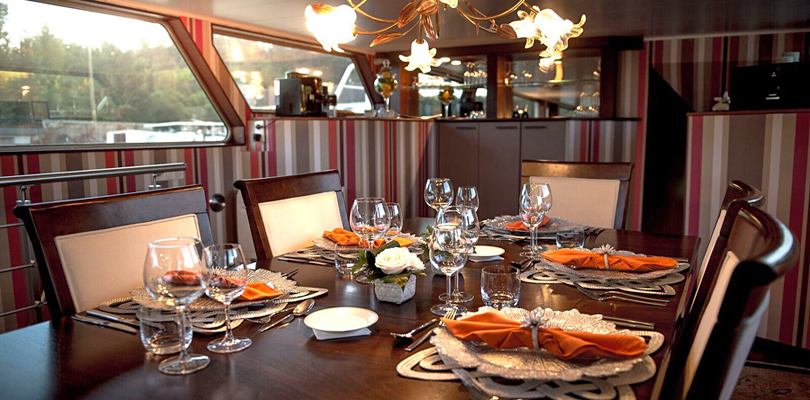 Grand Victoria dining area
