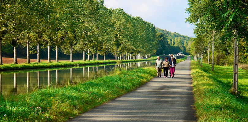 Grand Victoria guests walk the towpath along the canal