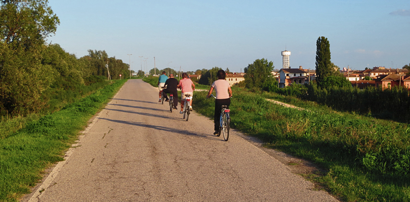 La Bella Vita barge and biking