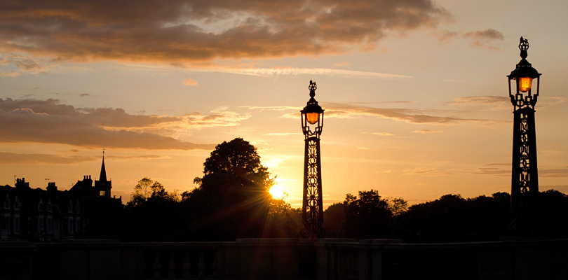 Unset on the Thames