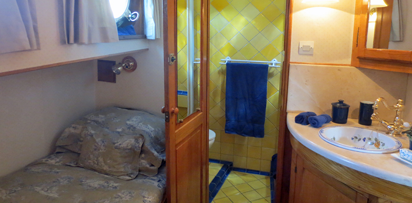 Papillon twin staterooms with ensuite bathrooms