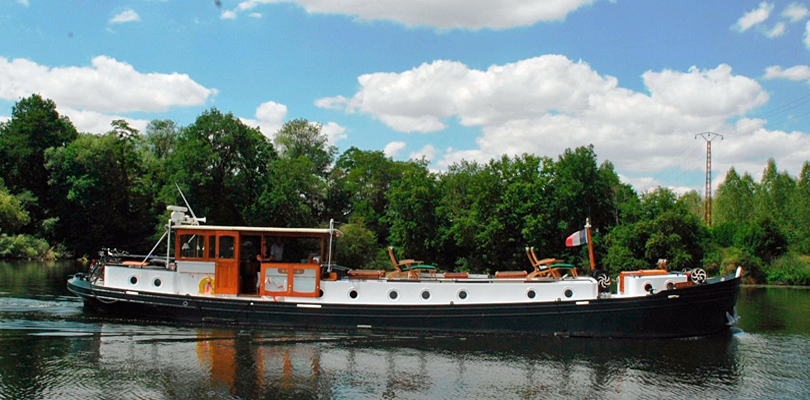 Randle barge cruise on Nivernais Canal, France