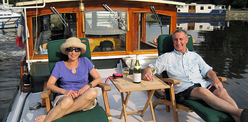 Randle guests relaxing on the deck lounge