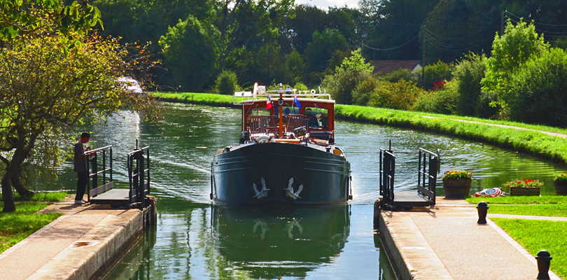 Randle entering a lock on the canal