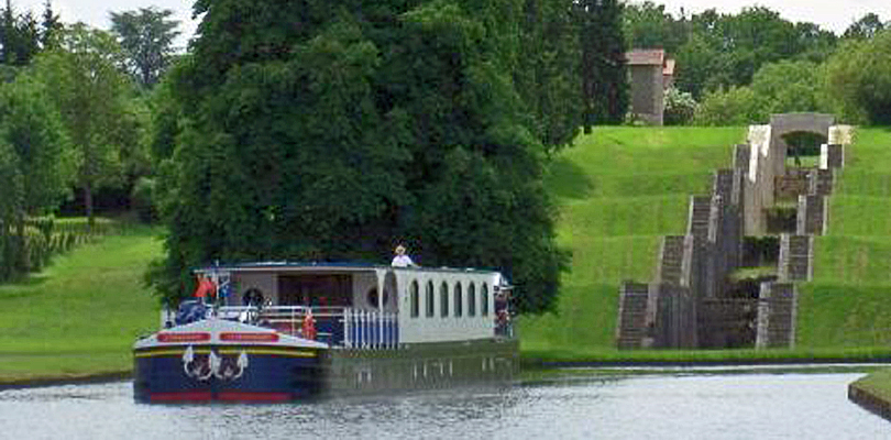 Renaissance at the 7 locks in Rogny