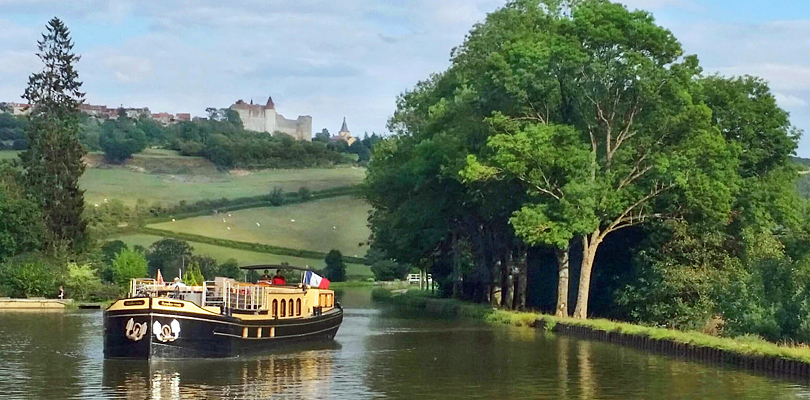 Rendez-vous barge cruise on Sourthern Burgundy Canal, France