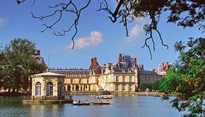 Chateau Fontainebleau on the Canal sur Loing