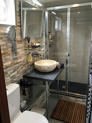 Saint Louis ensuite bathrooms