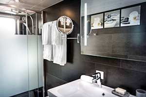 Grand Victoria ensuite bathroom