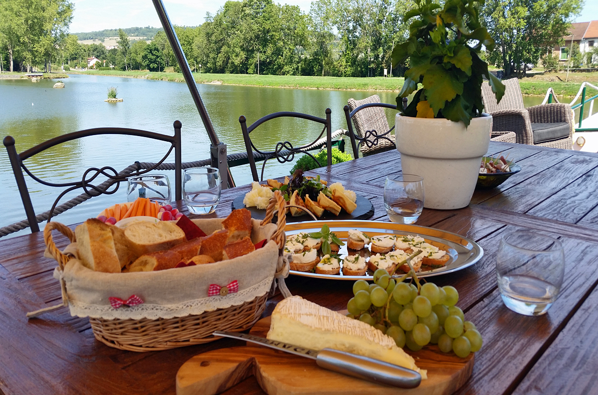 Lunch on deck of Saroche
