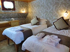 Hirondelle twin bed cabins