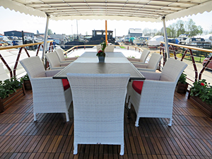Hirondelle deck dining Hirondelle deck dining