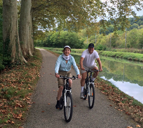 Biking along the cruising route of the barge Saint Louis