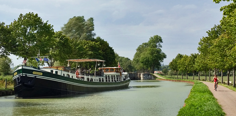 Saroche barge cruise on Southern Burgundy Canal, France