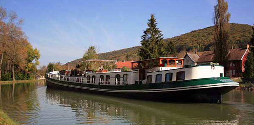 Saroche cruising Canal de Bourgogne