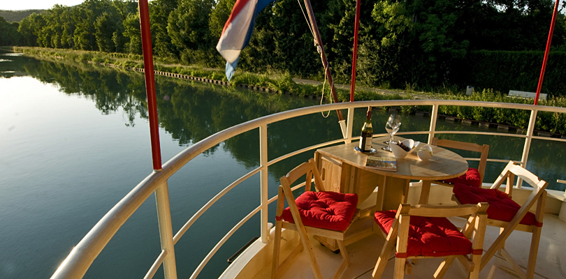 Savoir Vivre dining on aft deck